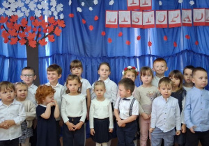Dzieci podczas wspólnego zdjęcia.