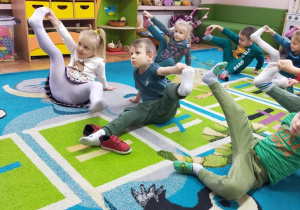 „Happy joga” – zajęcia odprężająco – relaksacyjne.