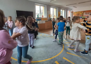 Zabawa taneczna "Chodź do mnie, rączki mi daj".