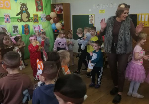 Dzieci podczas zabawy.