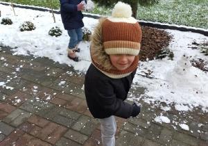 „Hartujemy ciało” - zimowe zabawy na śniegu.