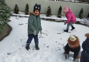 „Hartujemy ciało” - zimowe zabawy na śniegu.