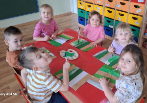 "Już kwitną tulipany" - realizacja Międzynarodowego Projektu Edukacyjnego "Kreatywne prace plastyczne".