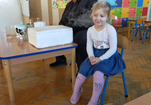 Tuptusie na warsztatach "Suchy lód".