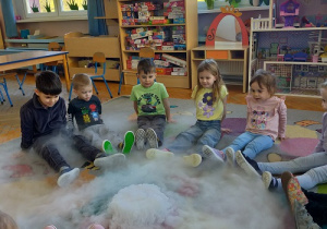 Tuptusie na warsztatach "Suchy lód".