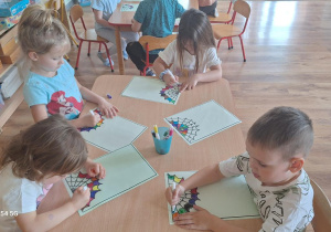 "Przygody trzech sympatycznych skrzatów: Nomika, Drzewika i Drobika"