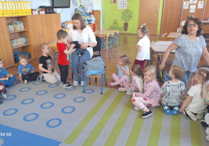 Tuptusie na spotkaniu z Pielęgniarką.
