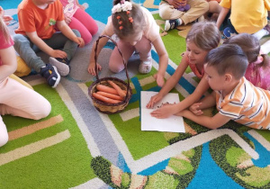 „Chrup na zdrowie” – Dzień Marchewki. Realizacja innowacji pedagogicznej pt. "Zdrowo zakręceni".