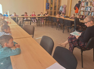 Tuptusie na zajęciach w Bibliotece Pedagogicznej - "Kiedy nadchodzi smutek".
