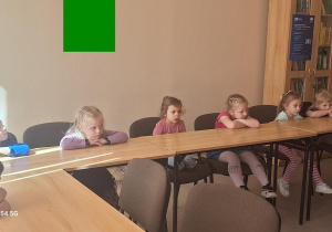 Tuptusie na zajęciach w Bibliotece Pedagogicznej - "Kiedy nadchodzi smutek".
