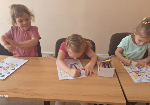 Tuptusie na zajęciach w Bibliotece Pedagogicznej - "Kiedy nadchodzi smutek".
