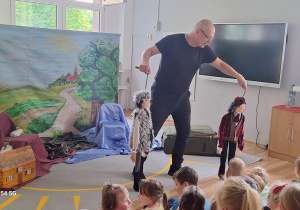 Spektakl teatralny "Bajka o dwóch braciach".