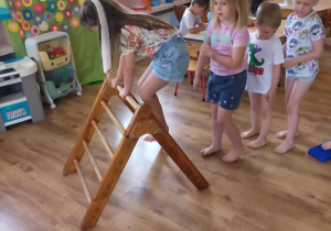 „Ruch to zdrowie” – zabawy ruchowe i konkurencje sportowe. Realizacja innowacji pedagogicznej "Zdrowo zakręceni".