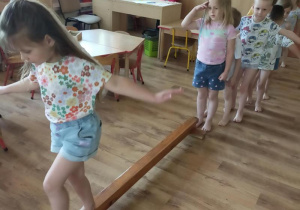 „Ruch to zdrowie” – zabawy ruchowe i konkurencje sportowe. Realizacja innowacji pedagogicznej "Zdrowo zakręceni".