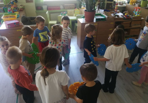 Zabawa muzyczna "Kolory".