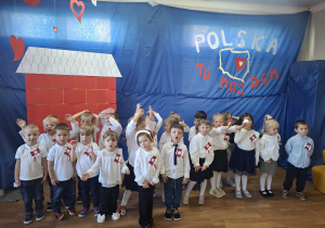 Tuptusie na przedszkolnym Święcie Niepodległości
