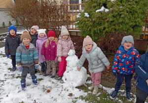 Zabawy Tuptusiów na śniegu