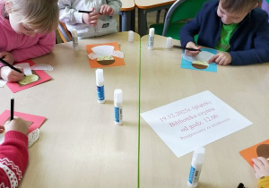 Zajęcia edukacyjne "Święta tuż, tuż!" w Bibliotece Miejskiej.