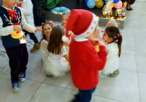 Buziaki na uroczystym Spotkaniu Wigilijnym w Centrum Seniora.