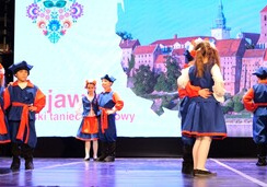 Dzieci z Przedszkola Miejskiego nr 3 zaprezentowały taniec polski -kujawiak