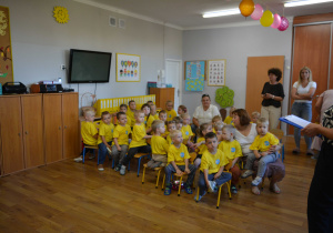 dzieci na uroczystości Pasowania na Przedszkolaka