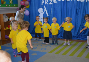 Zabawy na uroczystości Pasowania na Przedszkolaka