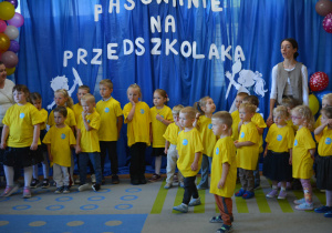 Zabawy na uroczystości Pasowania na Przedszkolaka