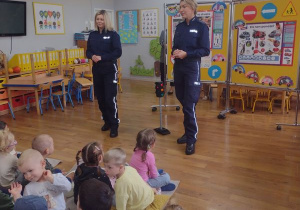 "Jesteśmy bezpieczni na drodze" - Figielki na spotkaniu z kutnowskimi Policjantkami.