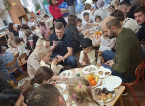 Świąteczne ozdabianie pierniczków w Smykach