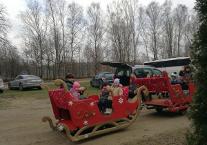 Przejażdżka saniami Mikołaja.