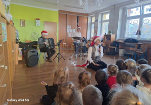 "Im bliżej świąt, tym więcej perkusistów" - świąteczna audycja z Bachmanem.