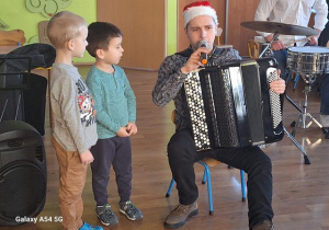 "Im bliżej świąt, tym więcej perkusistów" - świąteczna audycja z Bachmanem.