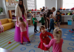 Zabawy z Królową Róż 2