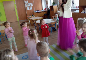 Zabawy z Królową Róż 7