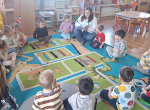 „Nasze emocje - strach” – zabawy w oparciu o bajkę terapeutyczną pt. "Straszka". Zajęcia prowadzone przez psychologa przedszkolnego. Realizacja innowacji pedagogicznej pt. "Zdrowo zakręceni"