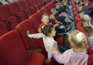 Smyki na przedstawieniu w KDK