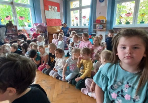 Dzieci słuchają Pana Weterynarza