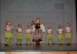 Dzieci z PM nr 16 prezentują swój występ sceniczny