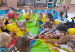„Wiosna – czas radości” – zabawy muzyczno – ruchowe.
