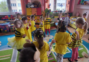 „Wiosna – czas radości” – zabawy muzyczno – ruchowe.