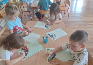 "Przygody trzech sympatycznych skrzatów: Nomika, Drzewika i Drobika"
