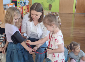 Tuptusie na spotkaniu z Pielęgniarką.