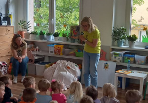 Dzieci na spotkaniu z autorką książeczek