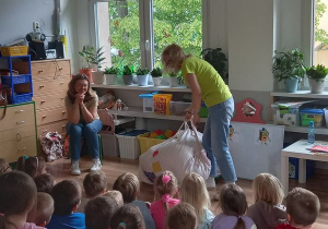 Dzieci na spotkaniu z autorką książeczek