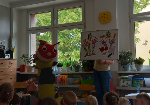 Dzieci na spotkaniu z autorką książeczek