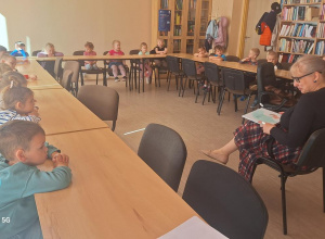 Tuptusie na zajęciach w Bibliotece Pedagogicznej - "Kiedy nadchodzi smutek".