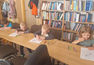 Tuptusie na zajęciach w Bibliotece Pedagogicznej - "Kiedy nadchodzi smutek".