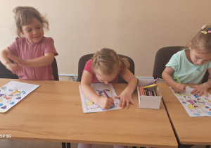 Tuptusie na zajęciach w Bibliotece Pedagogicznej - "Kiedy nadchodzi smutek".