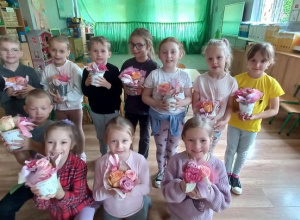 Warsztaty florystyczne, realizacja grantu "Różanym Szlakiem z Kutnowskim Przedszkolakiem"