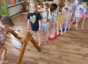 „Ruch to zdrowie” – zabawy ruchowe i konkurencje sportowe. Realizacja innowacji pedagogicznej "Zdrowo zakręceni".